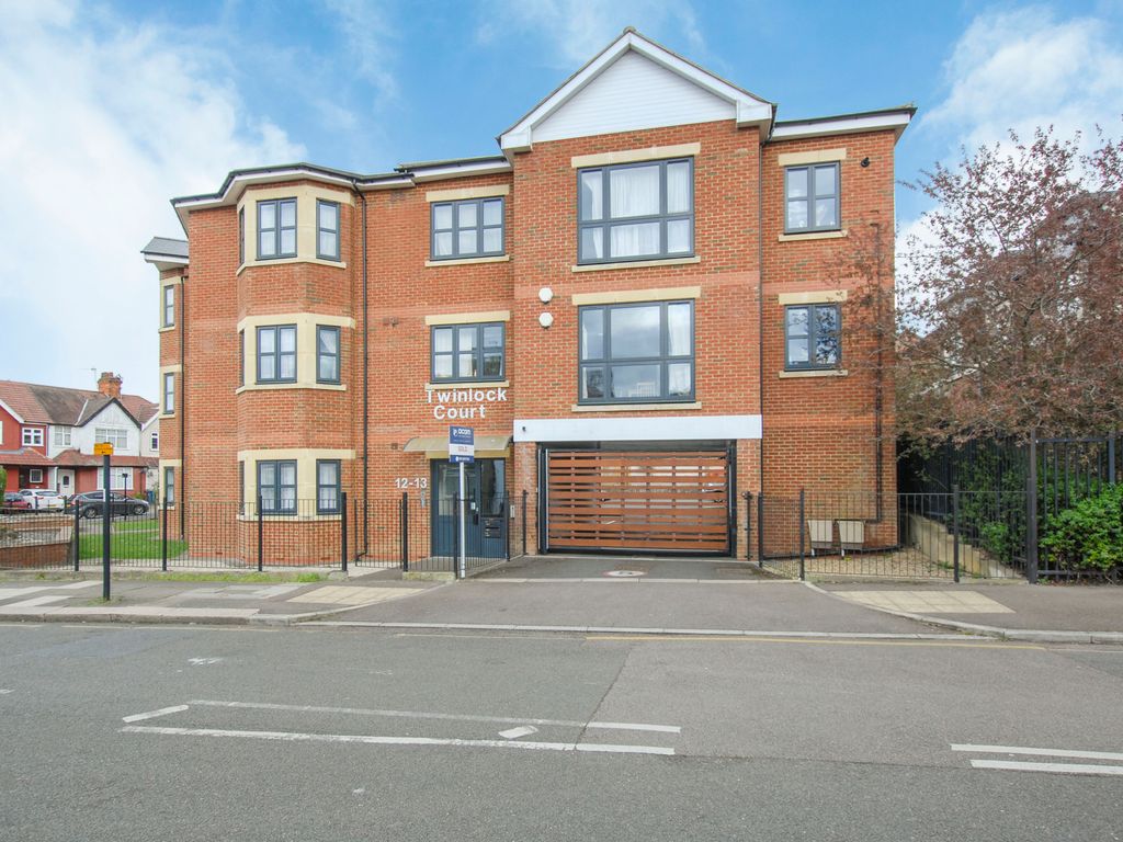 2 bed flat to rent in Vaughan Road, Harrow HA1, £1,700 pcm Zoopla