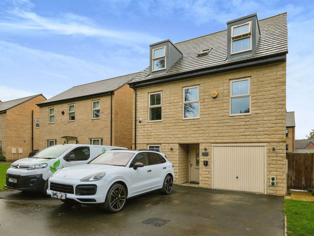 5 bed detached house for sale in Poppy View, Seacroft, Leeds LS14, £