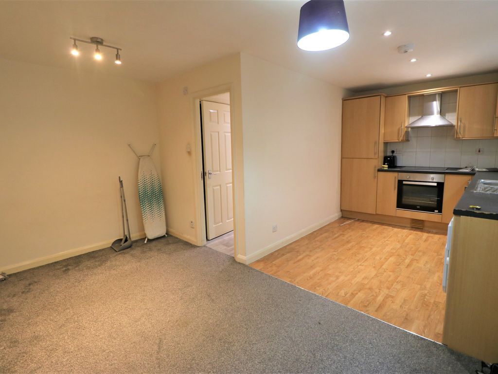 1 bed flat to rent in South Street, Romford, Essex RM1, £1,275 pcm Zoopla