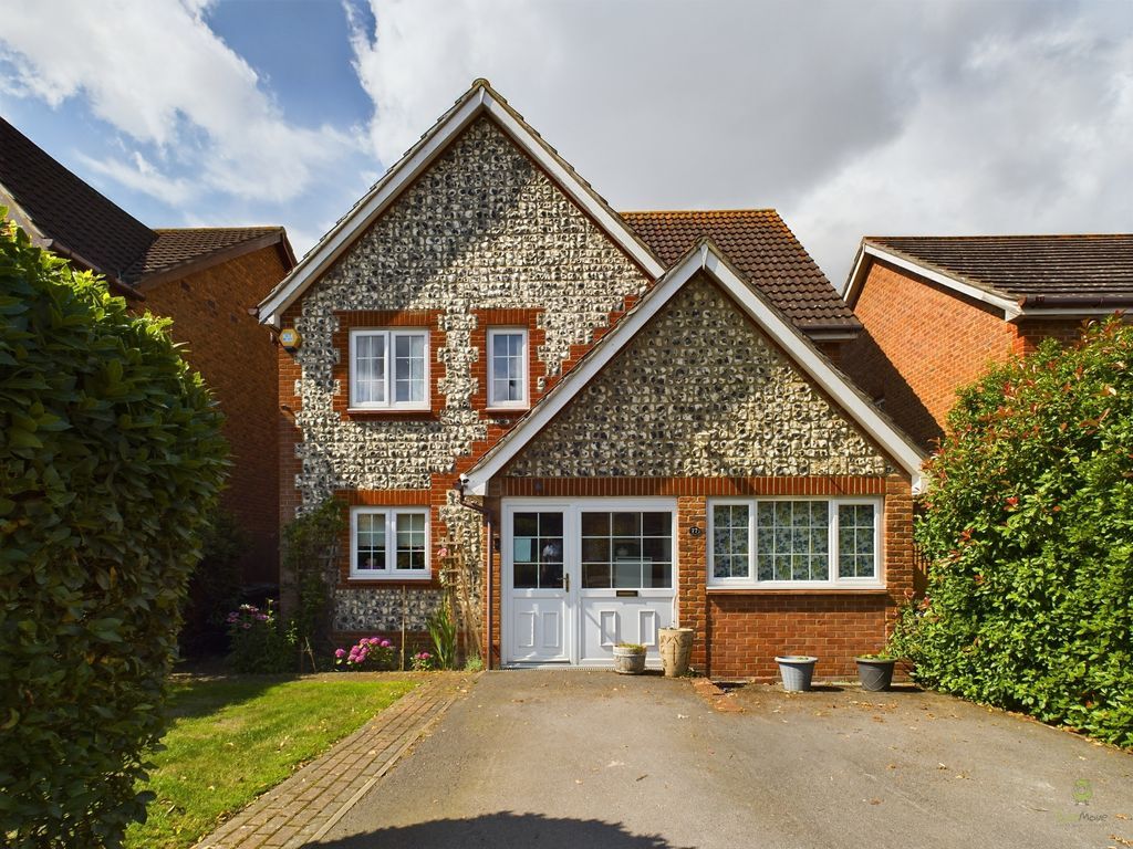 5 bed detached house to rent in Darenth Park Avenue, Dartford DA2, £