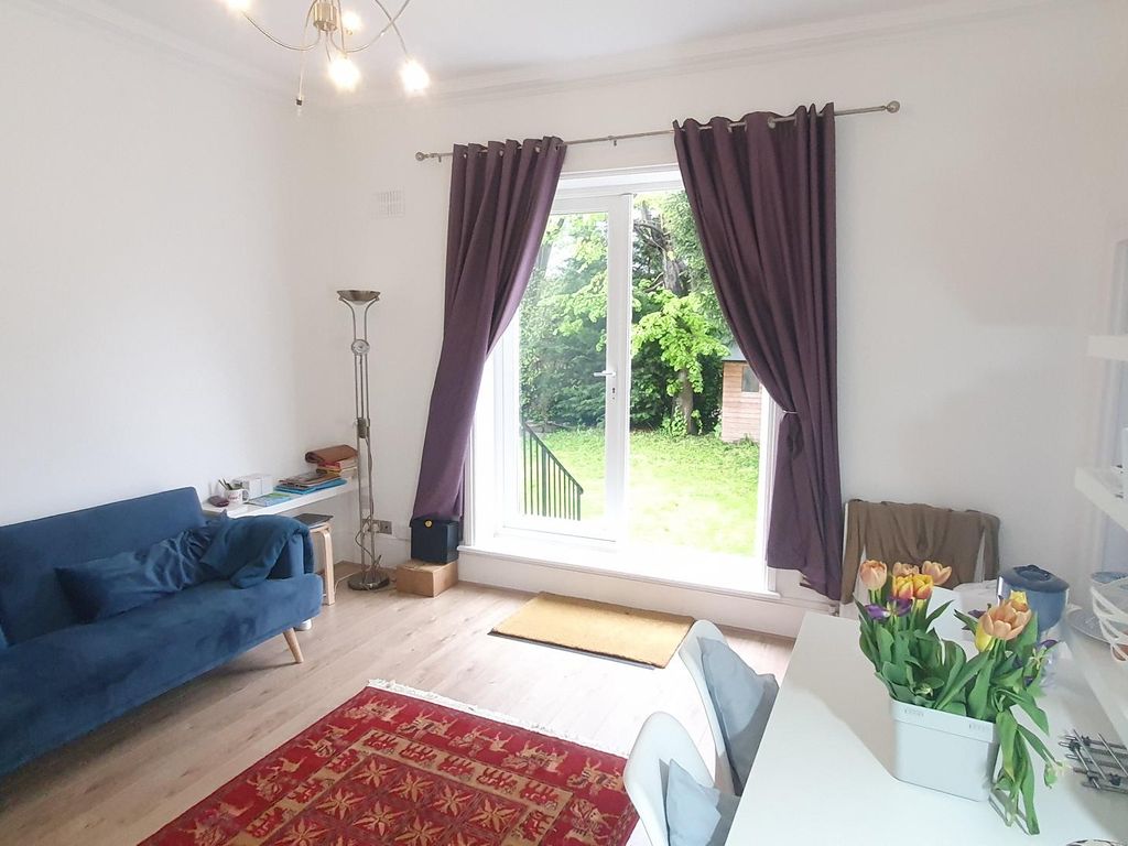 2 bed to rent in Gloucester Road, EN5 Zoopla