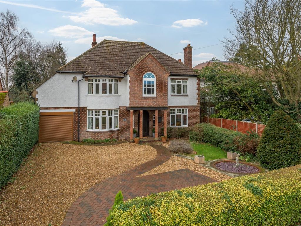 5 bed detached house for sale in Kimbolton Road, Bedford MK41, £