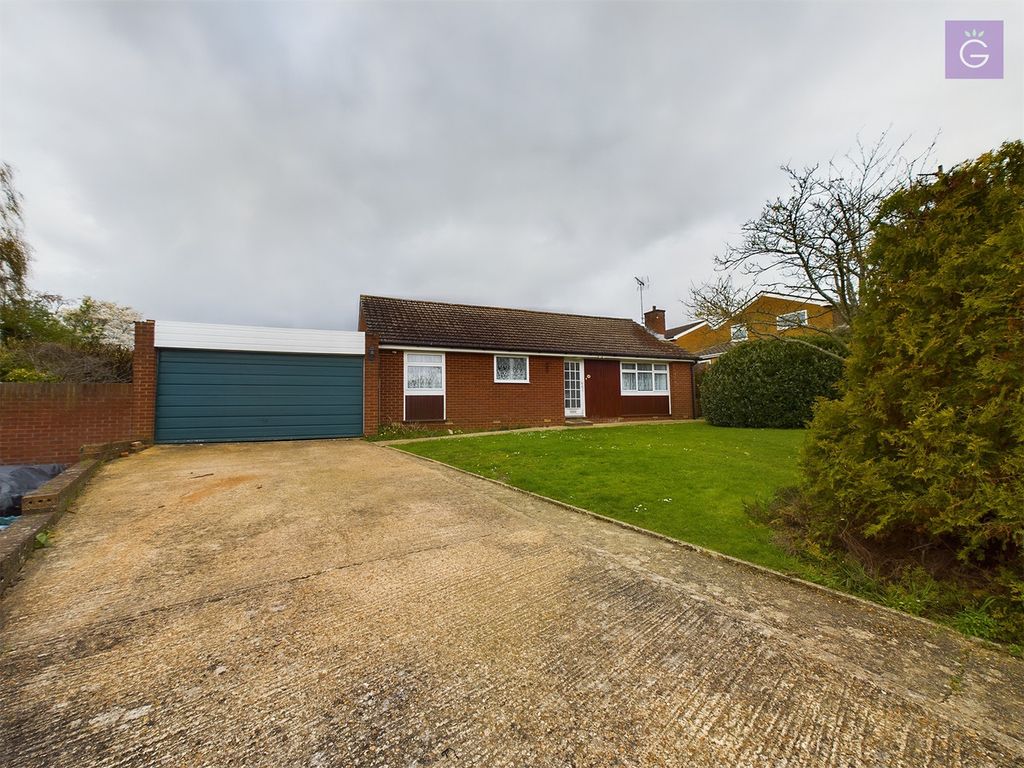 3 bed detached bungalow to rent in Wessex Gardens, Twyford RG10 Zoopla
