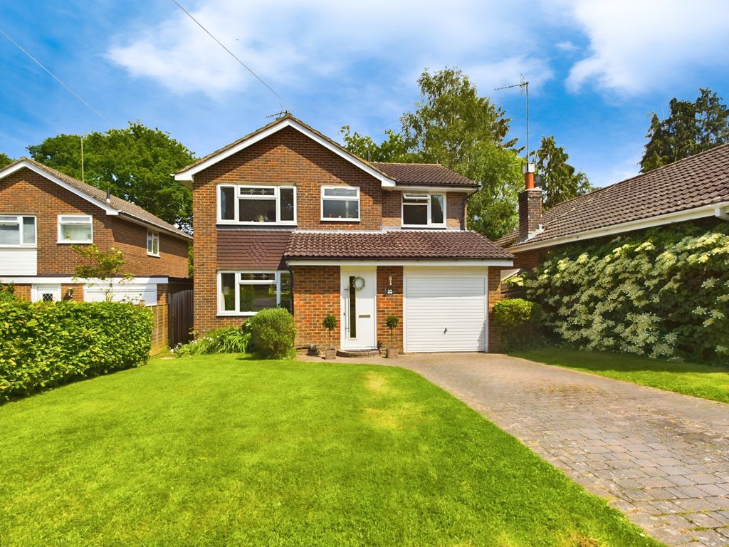 4 bed detached house for sale in Ryecroft Meadow, Mannings Heath, Horsham RH13, £600,000 Zoopla
