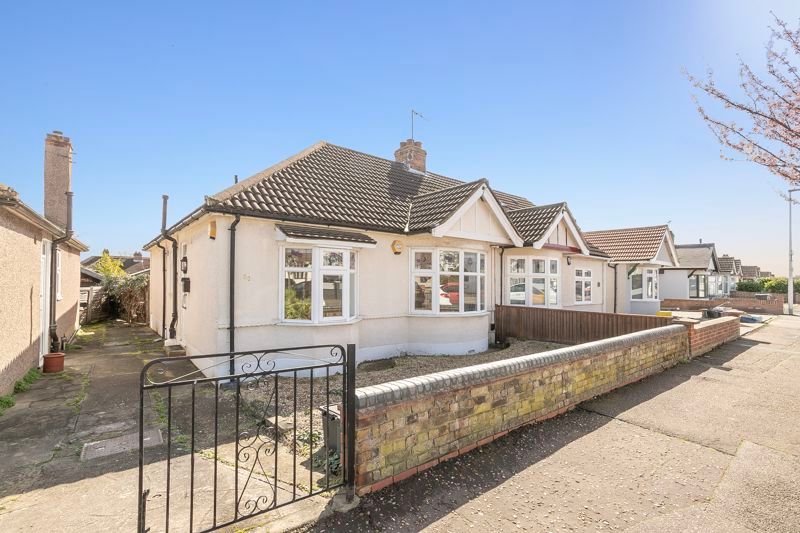 2 bed semidetached bungalow for sale in Hawthorn Road, Buckhurst Hill