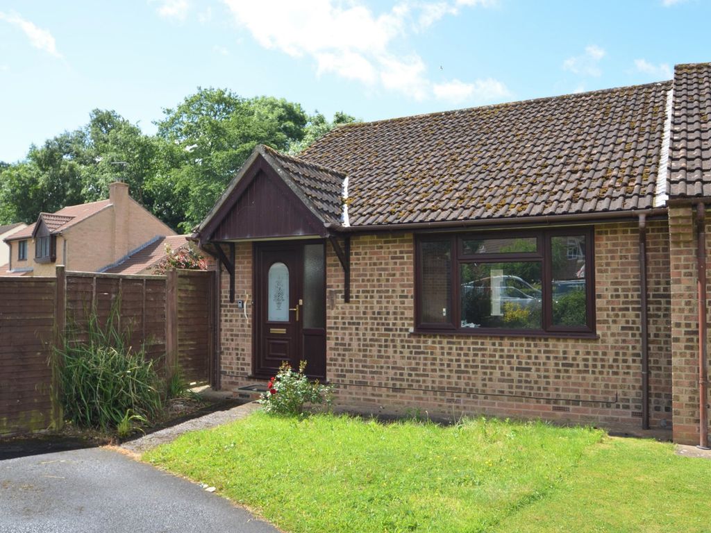 2 bed bungalow for sale in lime crescent, willand, cullompton, devon ex15