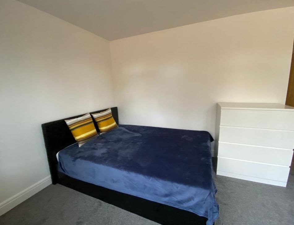 Room to rent in Gladstone Road, Watford WD17, £900 pcm Zoopla