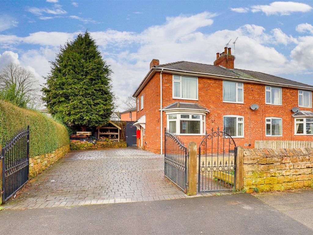 3 bed semidetached house for sale in Watnall Road, Hucknall