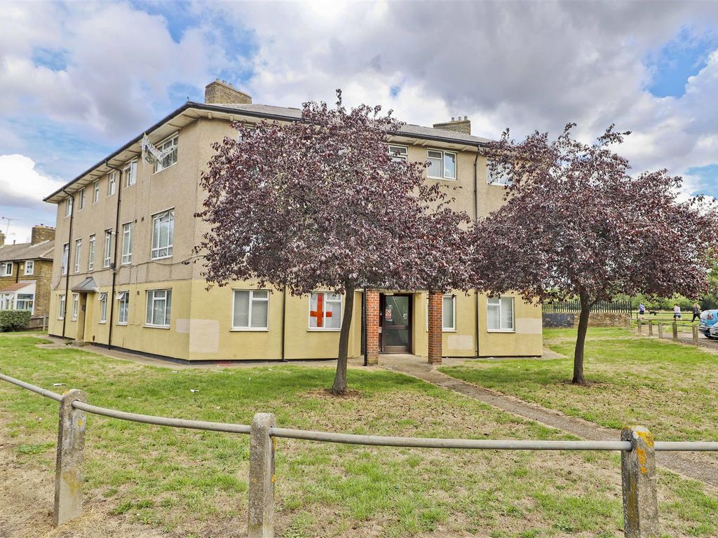 Studio for sale in Whitethorn Avenue, Yiewsley, West Drayton UB7 Zoopla