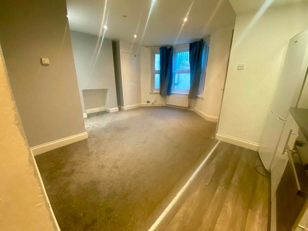 1 bed to rent in Southwater Road, St. LeonardsOnSea TN37