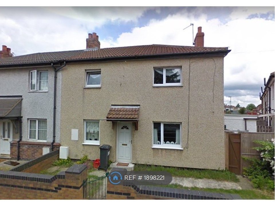 4 bed semidetached house to rent in Junction Road, Stainforth