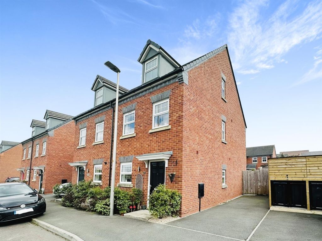 3 bed property for sale in Sandeman Crescent, Winnington Village