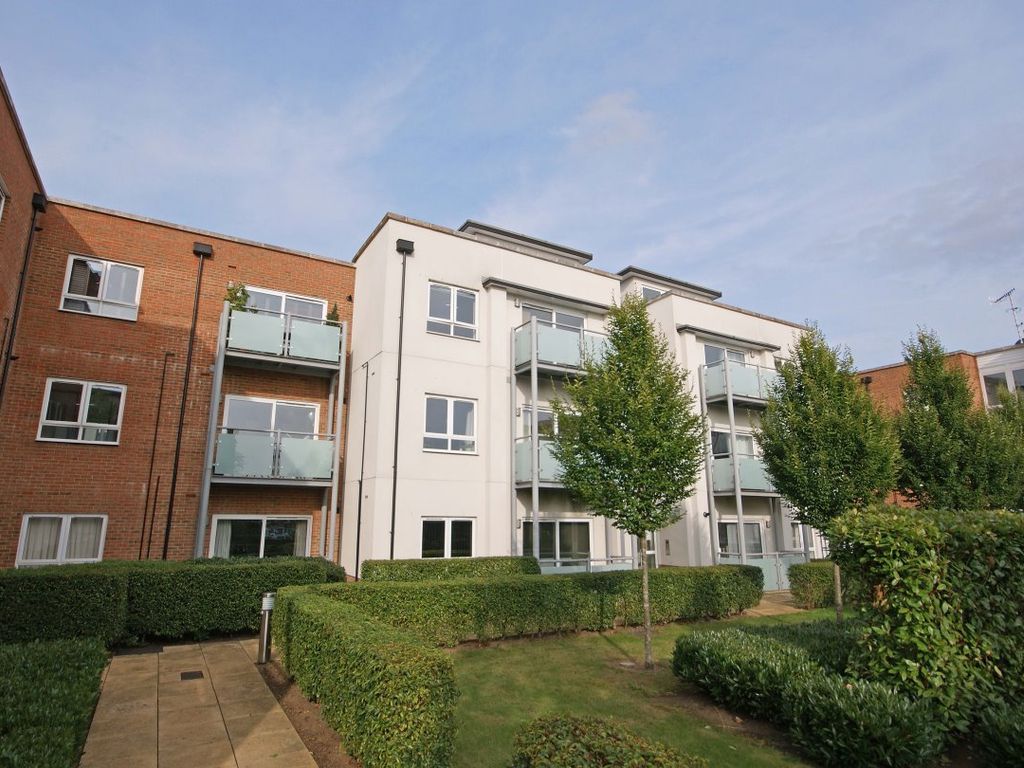 1 bed flat to rent in Canalside, Merstham, Redhill RH1, £1,200 pcm Zoopla