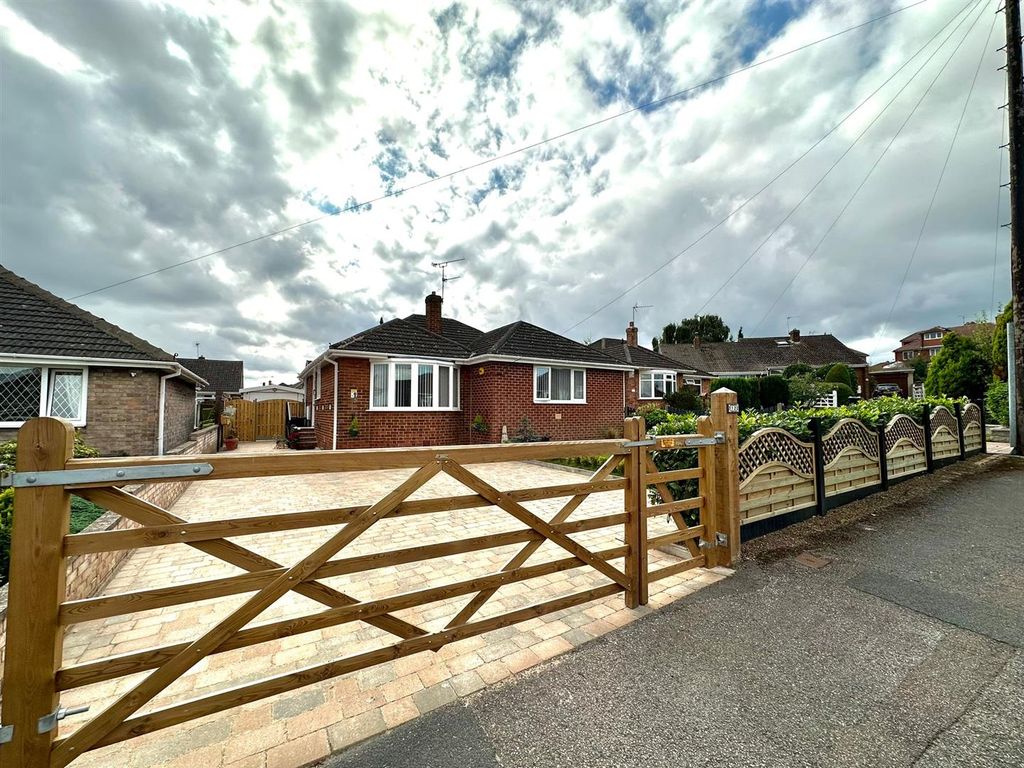 3 bed detached bungalow for sale in Ryton Avenue, Wombwell, Barnsley