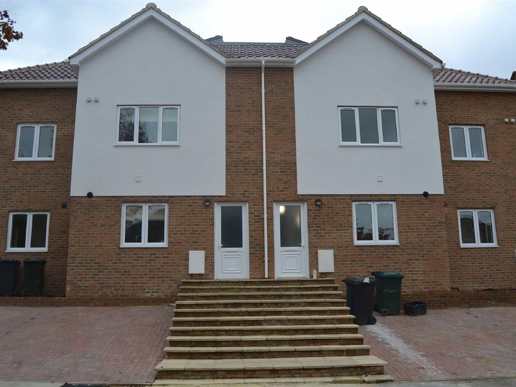 2 bed end terrace house to rent in Abercorn Road, London NW7, £1,950