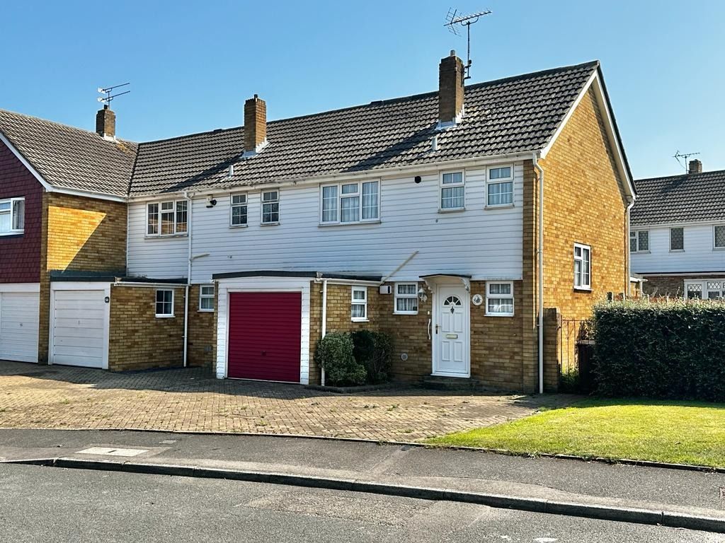 3 bed end terrace house for sale in Oastview, Rainham, Gillingham ME8