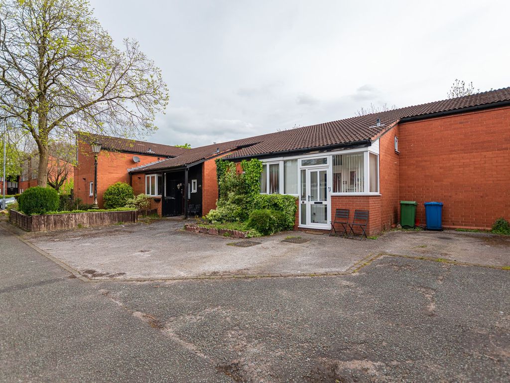 3 bed terraced house for sale in Wren Close, Birchwood WA3, £149,950