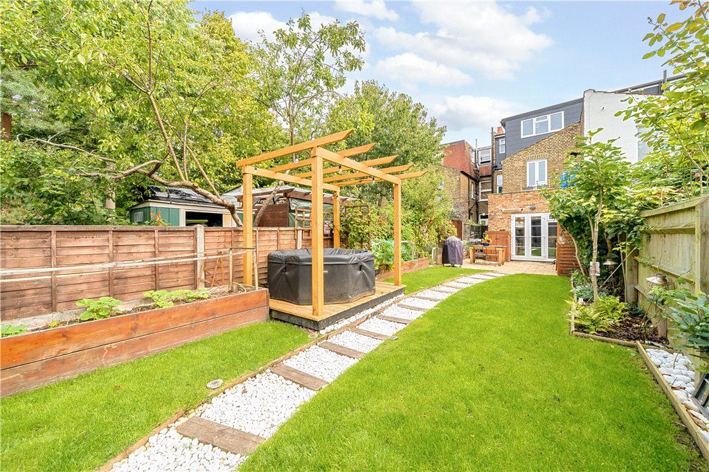 2 bed flat for sale in St Kilda Road, West Ealing, Ealing W13, £585,000