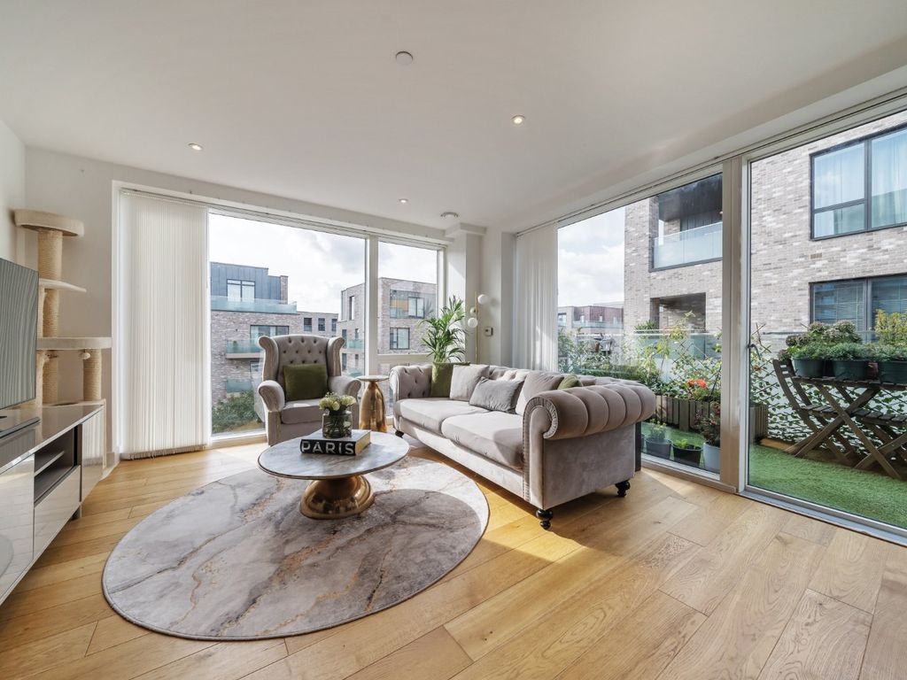 2 bed flat for sale in West Parkside, Greenwich, London SE10, £575,000