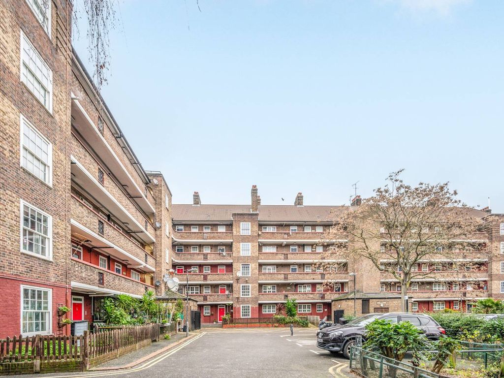2 bed flat for sale in Orsett Street, Vauxhall, London SE11, £450,000