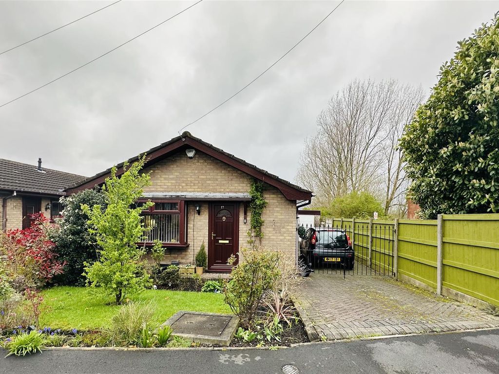 2 bed bungalow for sale in Bankfield, Hyde SK14, £215,000 Zoopla