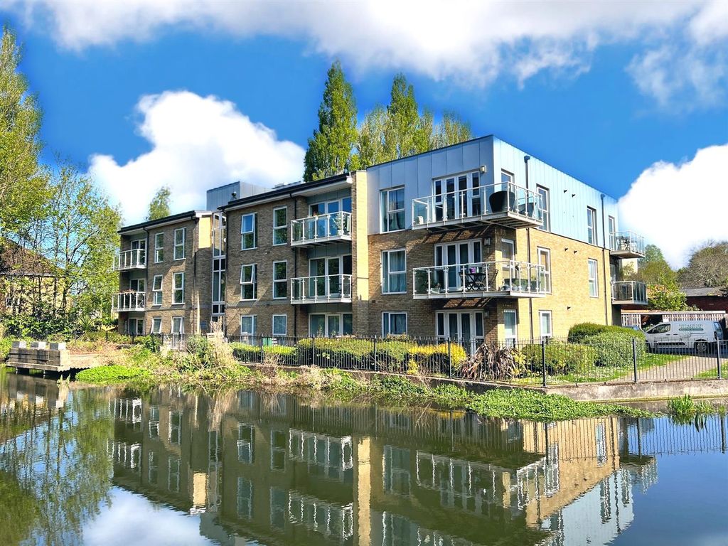 1 bed flat for sale in Basildon Court, Croxley Road, Nash Mills Wharf