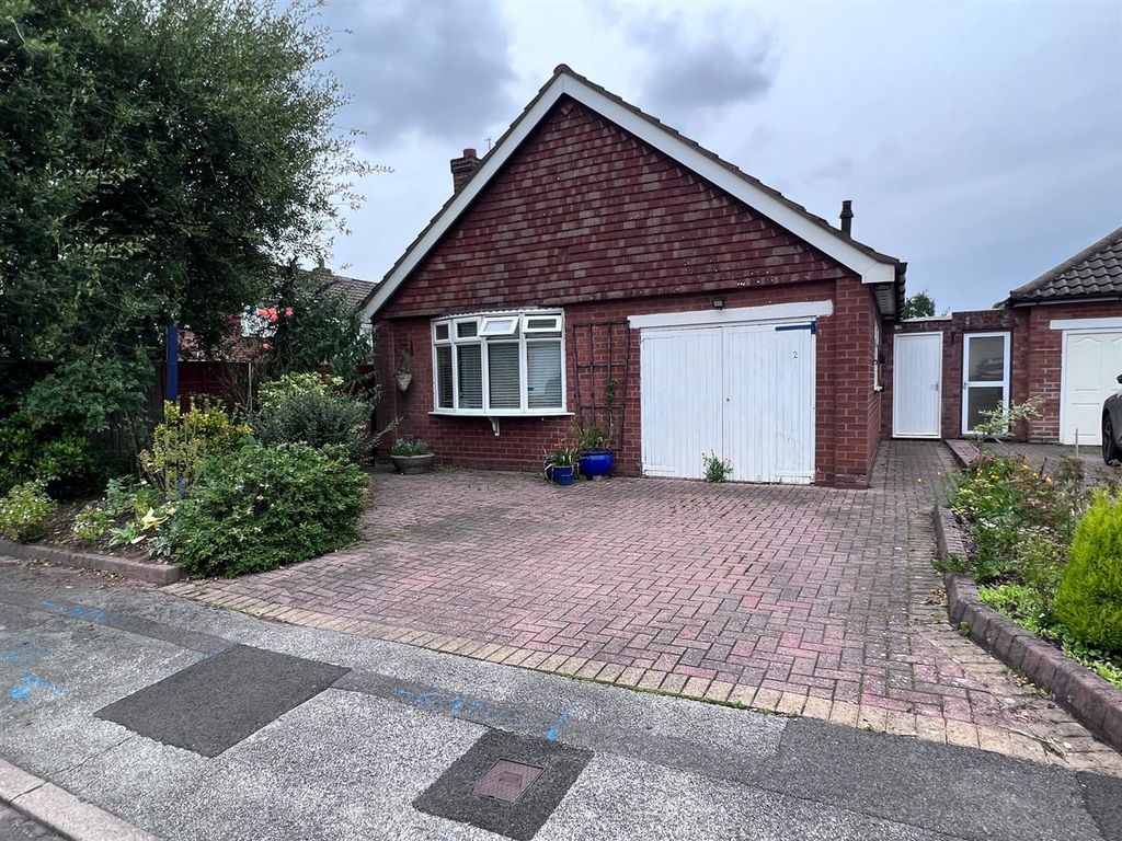 3 bed bungalow for sale in Brandon Close, Aldridge, Walsall WS9, £