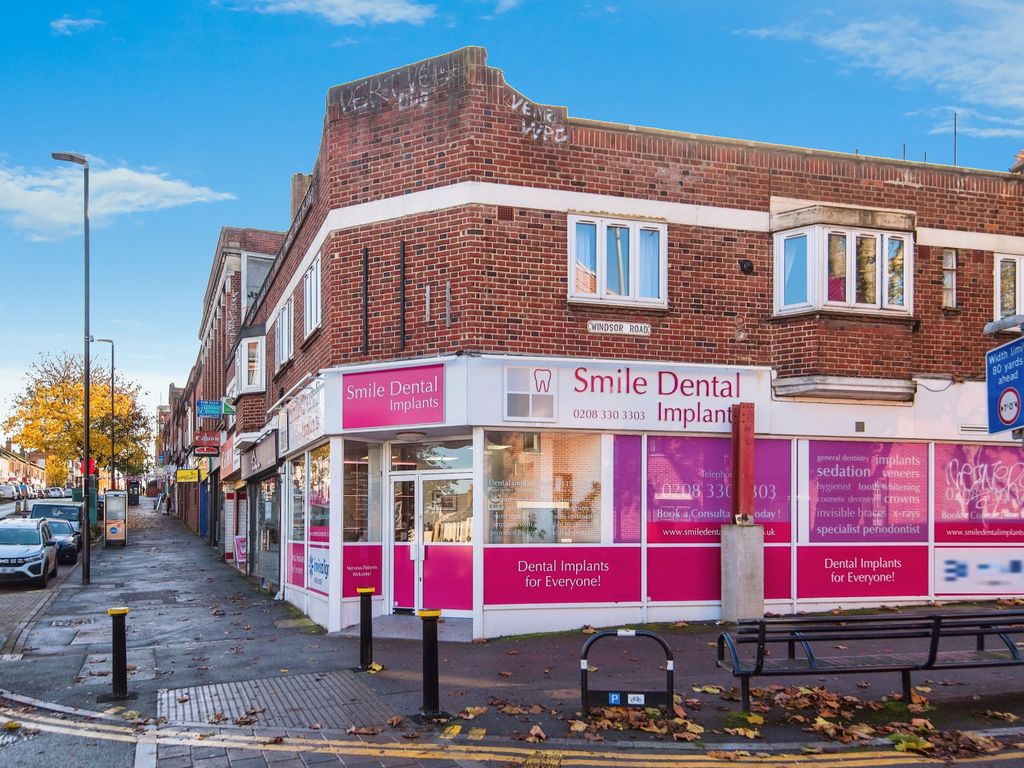 3 bed flat for sale in Windsor Road, Worcester Park KT4, £300,000 Zoopla