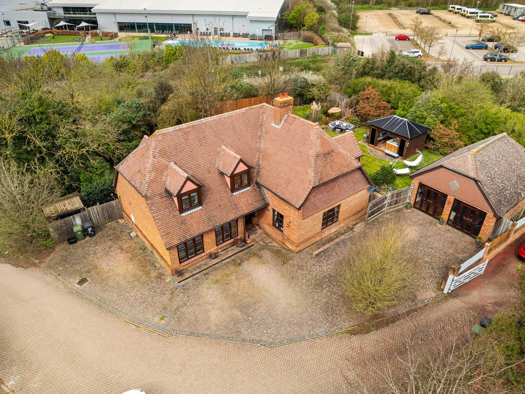 5 bed detached house for sale in Darenth Road, Dartford DA1, £900,000