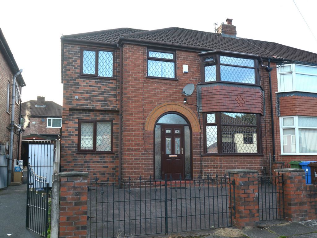 3 bed semidetached house for sale in Peakdale Road, Droylsden M43, £