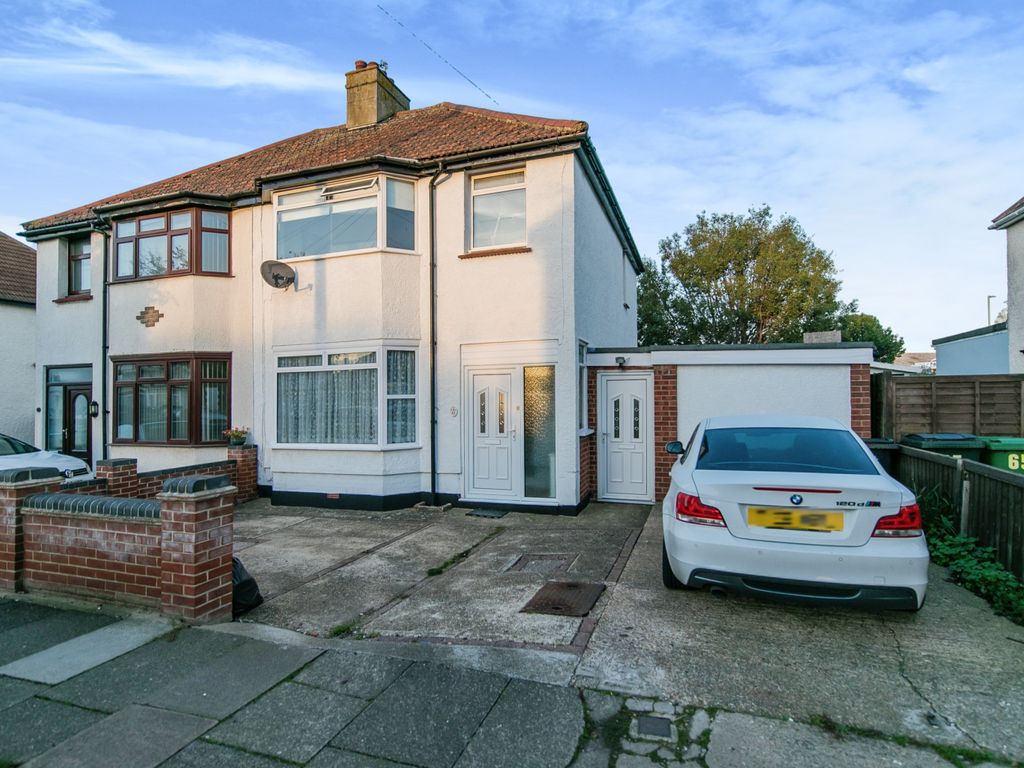 3 bed semidetached house for sale in Severn Road, ClactonOnSea CO15