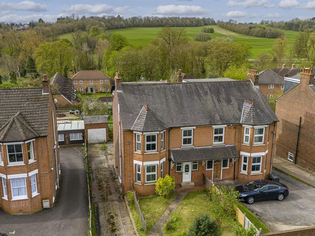 5 bed semidetached house for sale in West Road, High