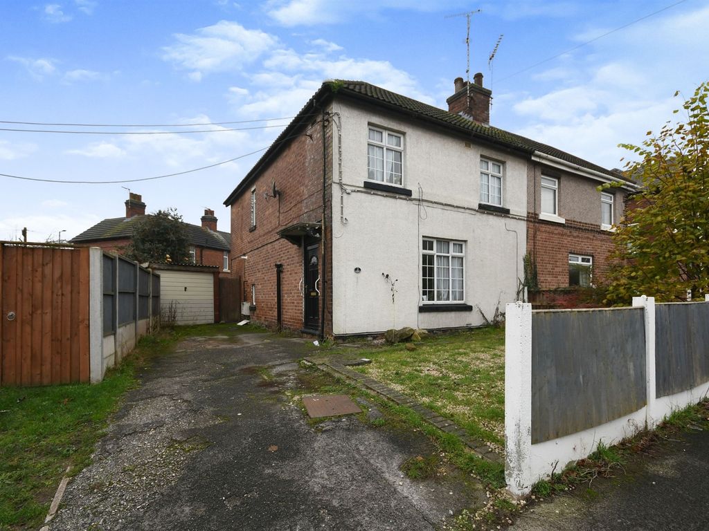 3 bed semidetached house for sale in Larch Road, New Ollerton, Newark