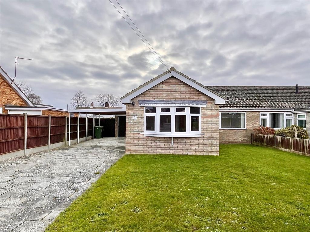 3 bed semidetached bungalow for sale in Summerfield Road, Hemsby