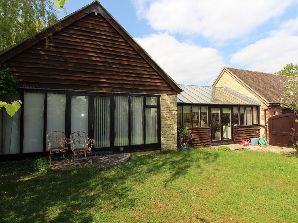 3 bed barn conversion for sale in Clarkes Lane, Long Compton, Shipston