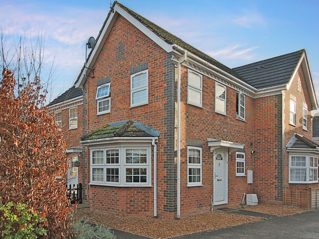 Avocet Way, Aylesbury, Buckinghamshire HP19  