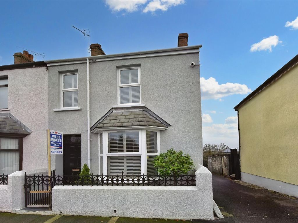 3 bed end terrace house for sale in John Street, Neyland, Milford Haven