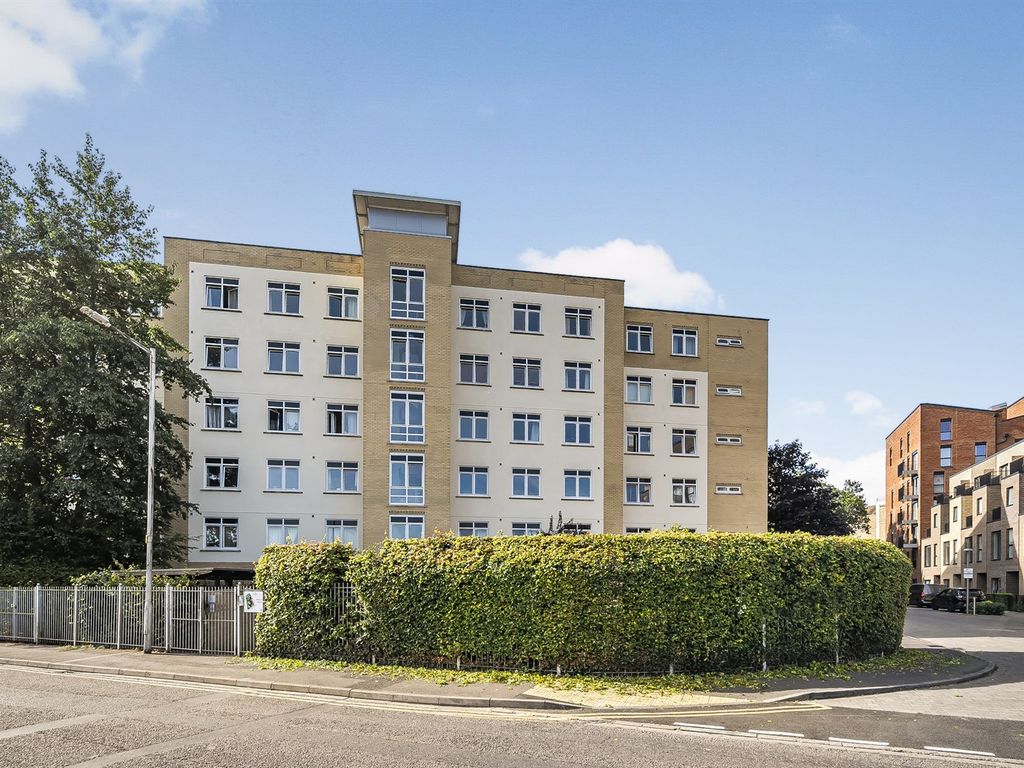 2 bed flat to rent in The Meridian, Reading RG1, £1,750 pcm Zoopla