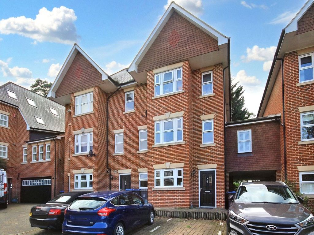 4 bed terraced house for sale in Woking, Surrey GU22, £440,000 Zoopla