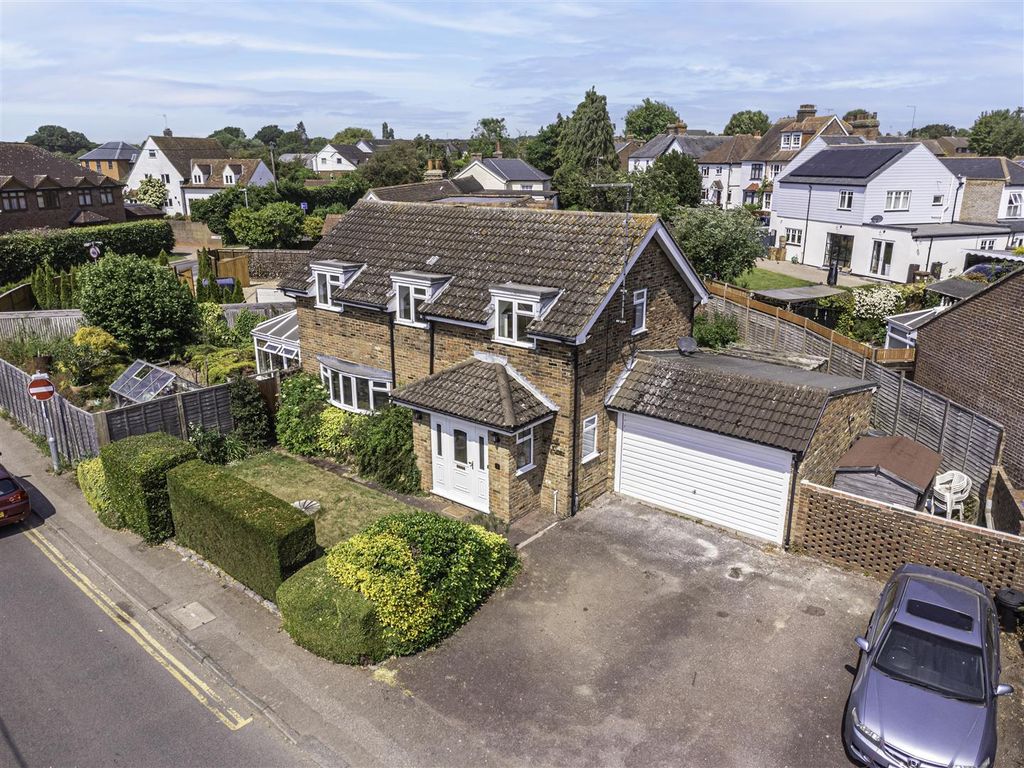 4 bed detached house for sale in Bulls Lane, North Mymms, Hatfield AL9
