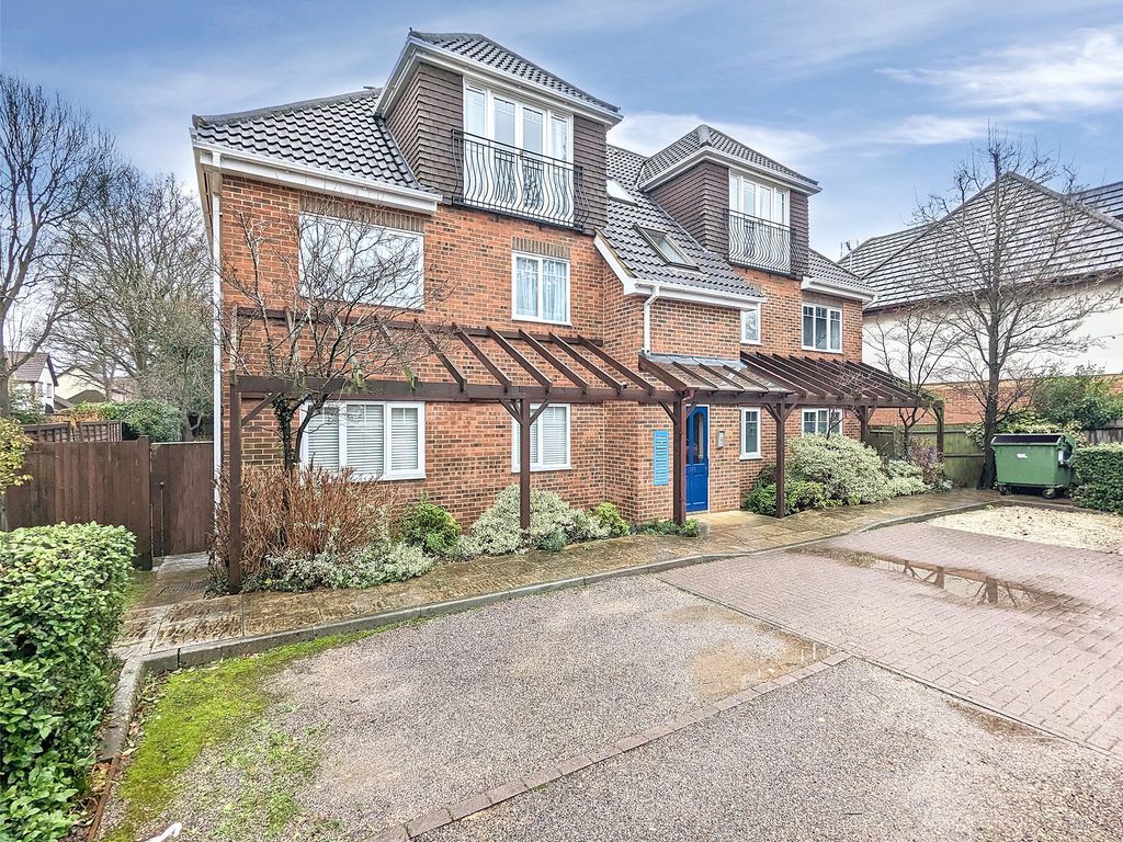 2 bed flat for sale in Yorktown Road, Sandhurst, Berkshire GU47 - Zoopla