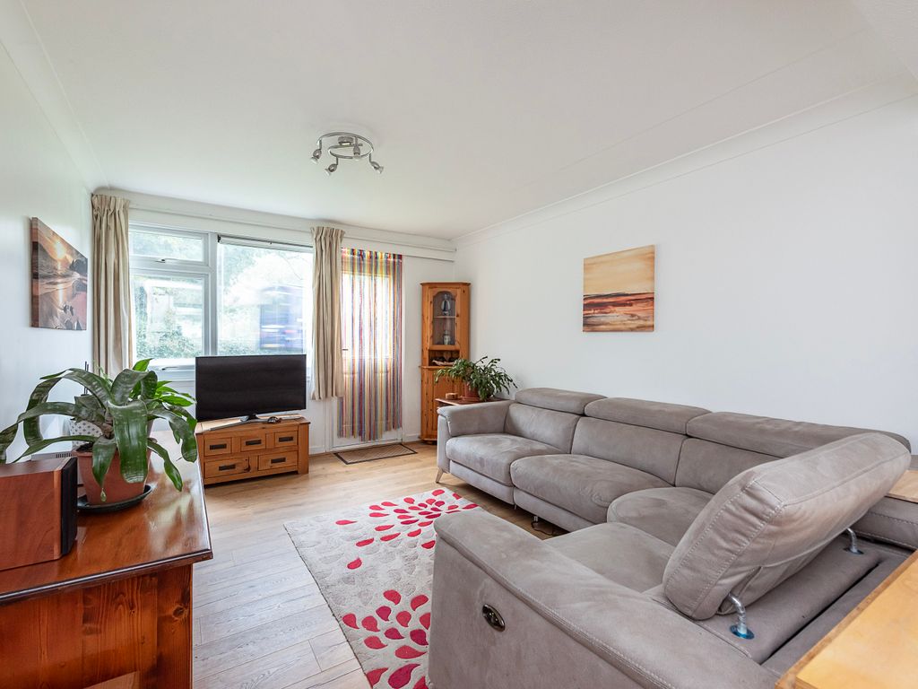 1 bed flat for sale in Chiltern Road, St. Albans, Hertfordshire AL4, £