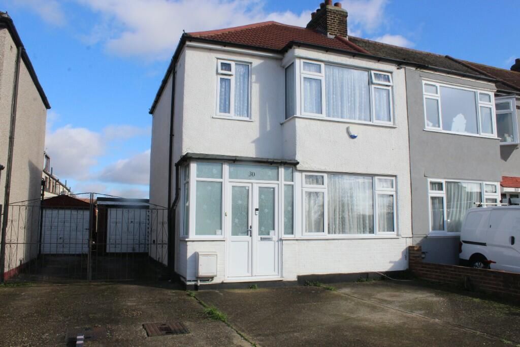 3 bed end terrace house to rent in Ford Lane, Rainham, Essex RM13, £