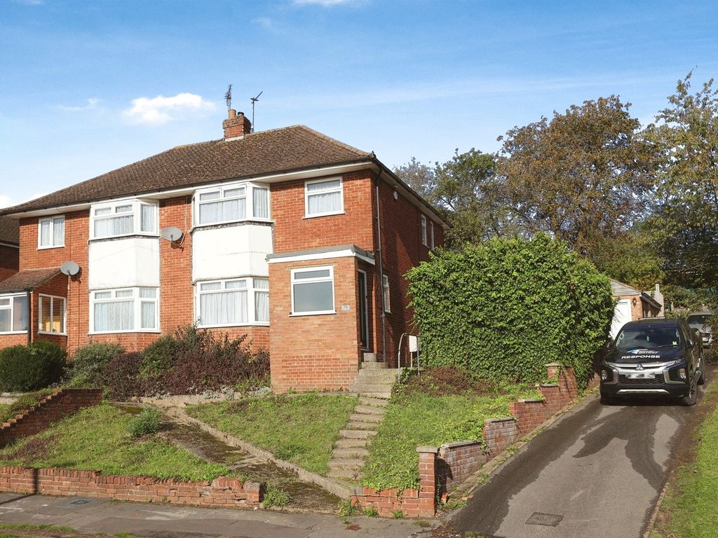 3 bed end terrace house for sale in Hillary Road, High HP13, £