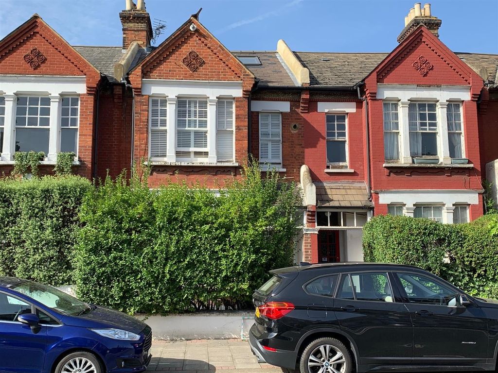 3 bed flat to rent in Earlsfield Road, London SW18, £2,700 pcm Zoopla