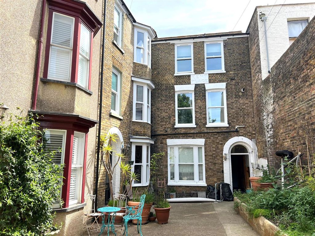 2 bed flat to rent in Kent Place, Ramsgate CT11, £900 pcm Zoopla