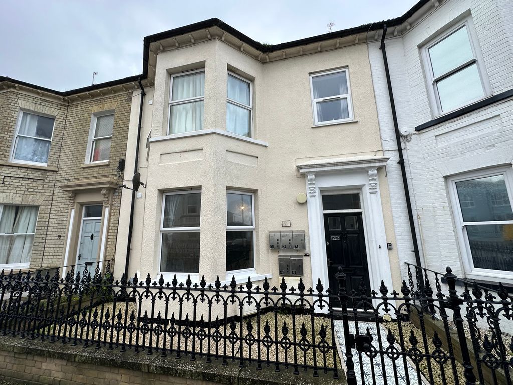 1 bed flat to rent in Wellesley Road, Great Yarmouth NR30, £650 pcm