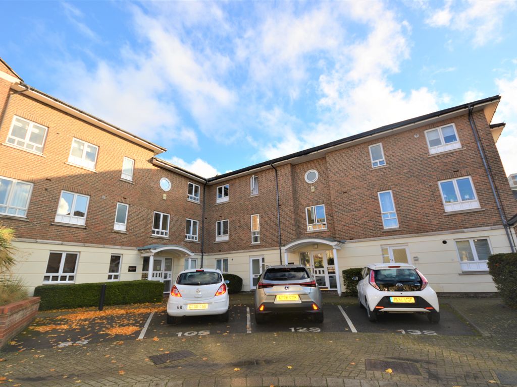 1 bed flat to rent in May Bate Avenue, Kingston Upon Thames KT2, £1,500