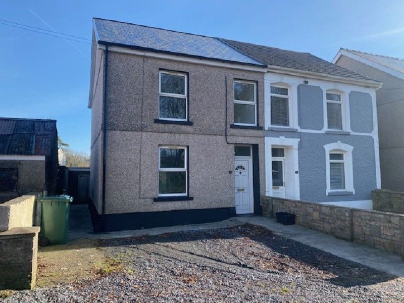 4 bed semidetached house for sale in Heol Rhyd Ddu Fach, Cefn Bryn