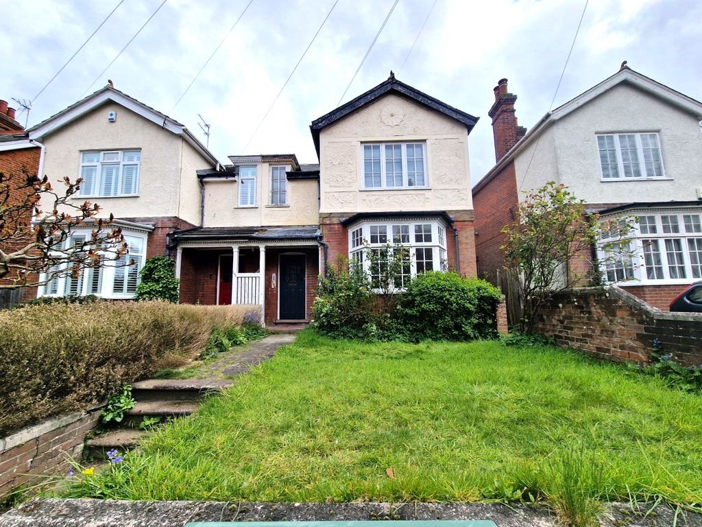 2 bed flat for sale in Maldon Road, Colchester CO3, £155,000 Zoopla